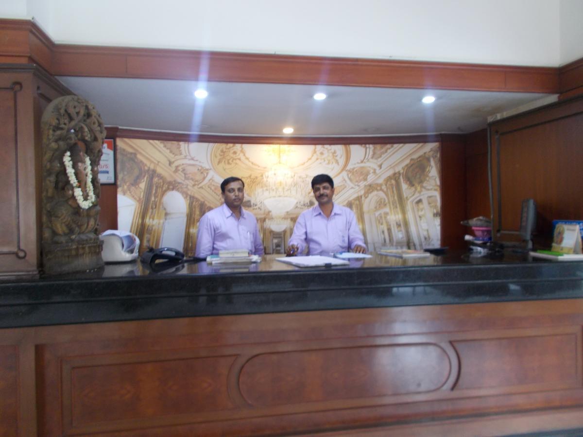 Samrat Residency Otel Bangalore Dış mekan fotoğraf